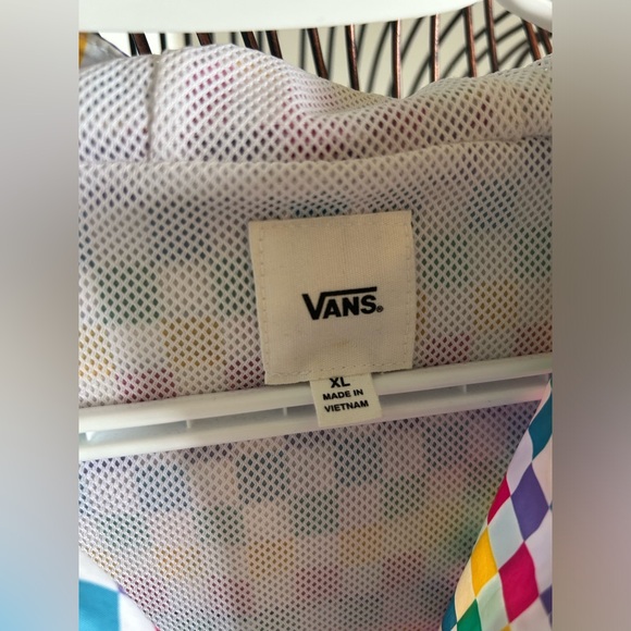 ⭐️ Vans Youth Kastle Rainbow Checkered Wind Breaker ⭐️ - Picture 3 of 4
